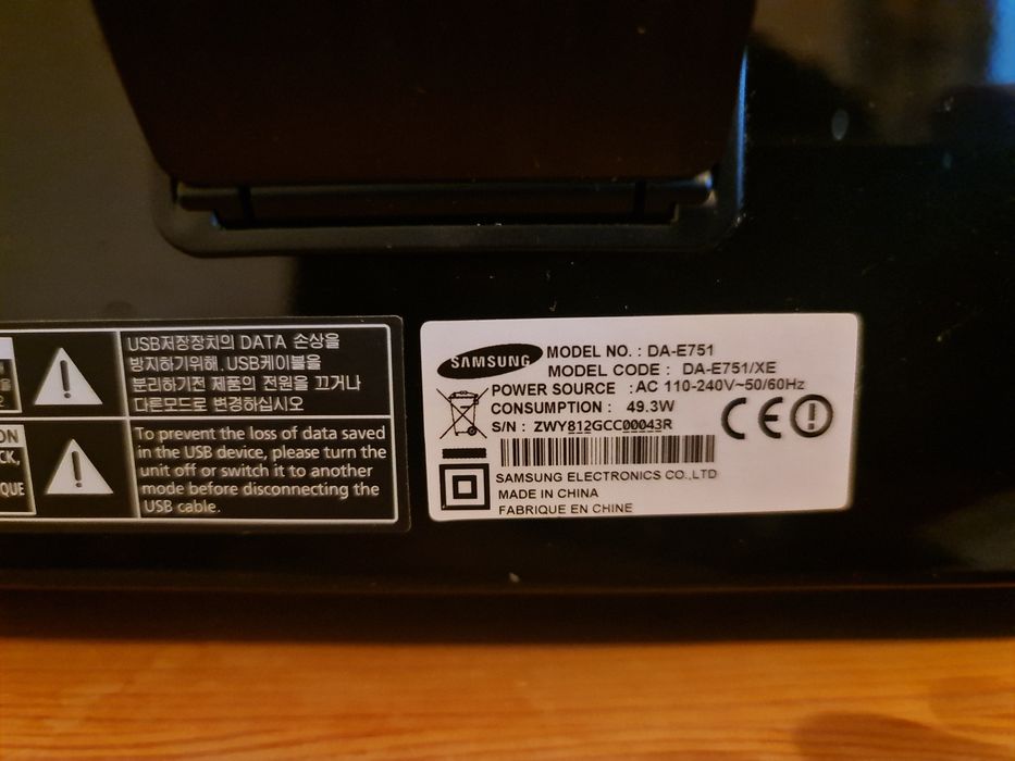 Boxa bluetooth hifi samsung  lampi da-e751