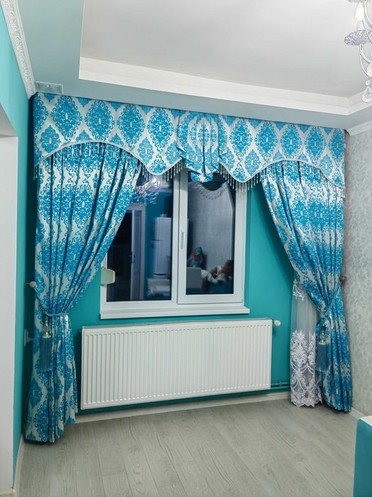 Draperii/decor albastru, argintiu pt 2 geamuri, cusute pe dublu jumate, gata de utilizare