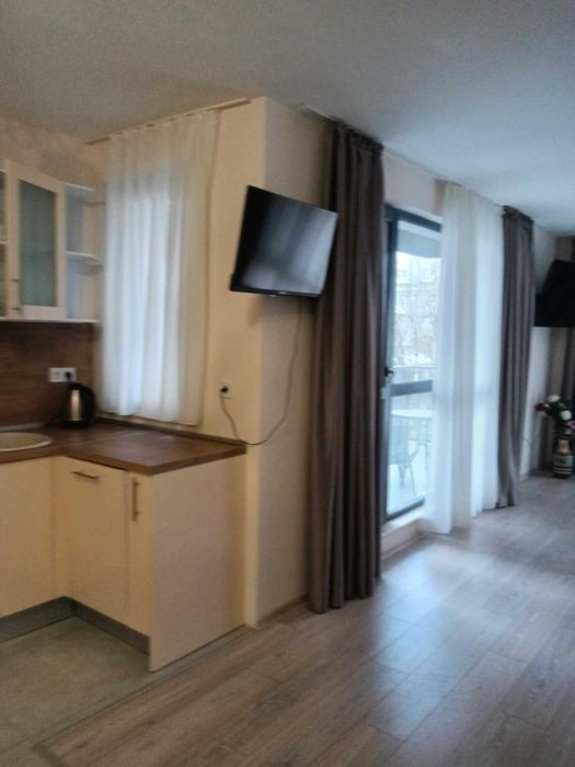 Дава се под наем Двустаен апартамент в Варна, ВИНС - 70 кв.м за 1000 € - Снимка #3