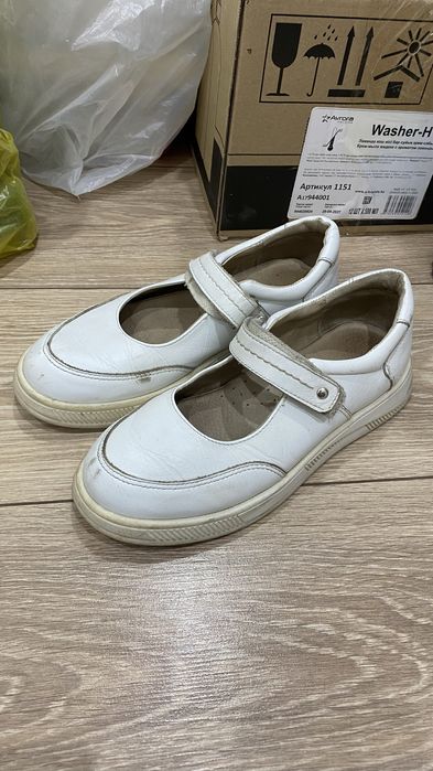 Продается туфли для девочек школьные 35 размер.