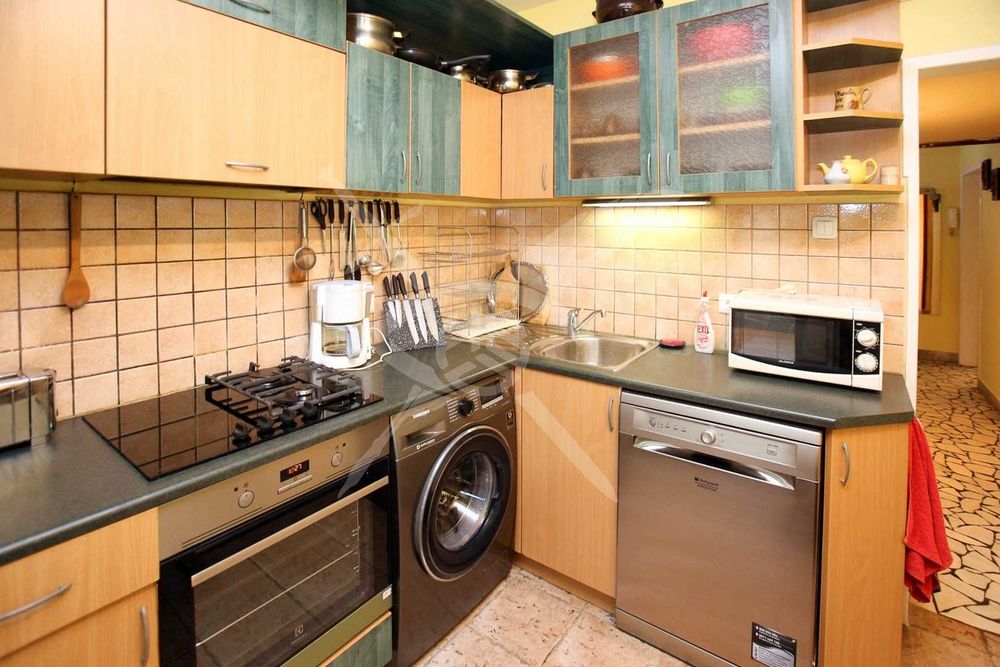 Дава се под наем Тристаен апартамент в София, Център - 140 кв.м за 1475.94 € - Снимка #4