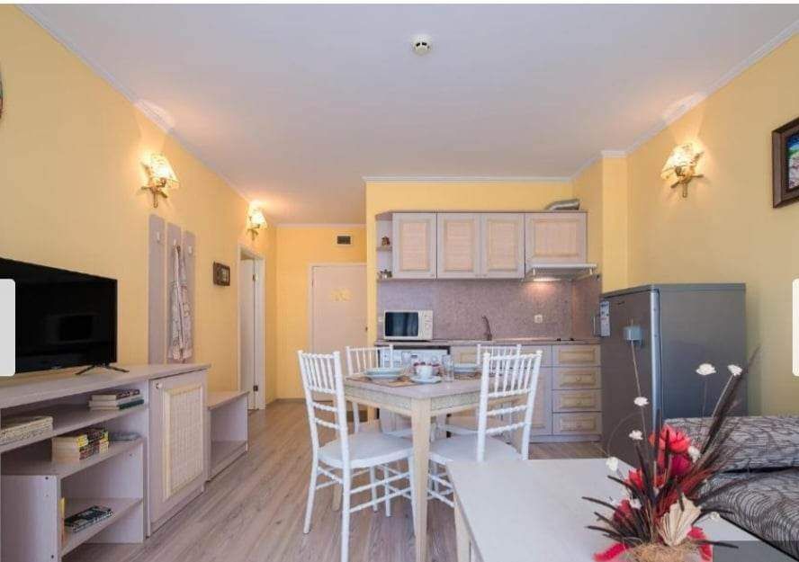 Дава се под наем Двустаен апартамент в к.к. Слънчев бряг - 60 кв.м за 61.2 € - Снимка #2