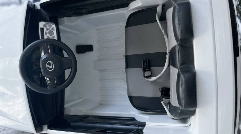 Продам б/у электромобиль