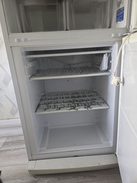 Холодильник Indesit