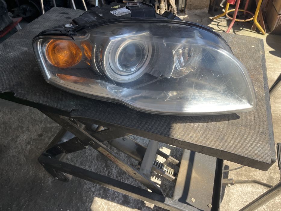 Far dreapta fata Audi A4 B7 Bi-xenon