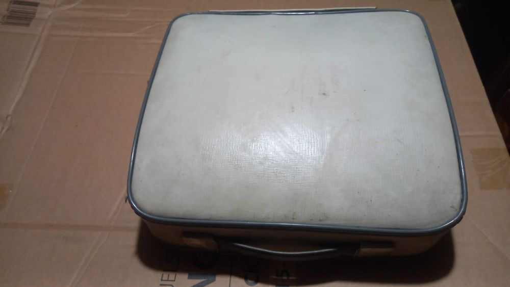 Mașină portabilă de scris