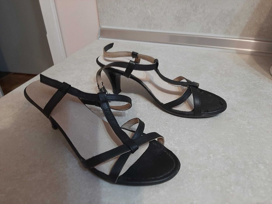 модни и практични  сандали