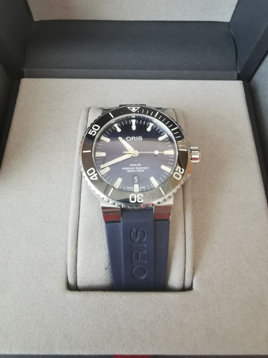 Часовник ORIS AQUIS Date