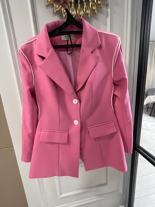 Продам женские пиджаки