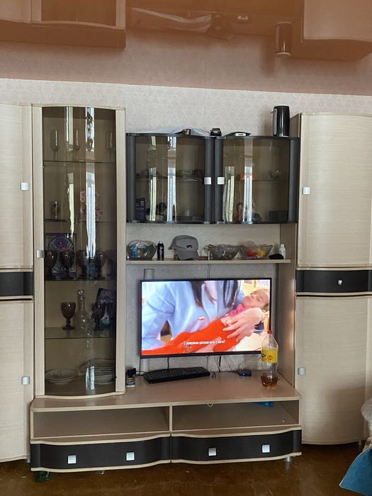 Продам стенку в зал не дорого!!