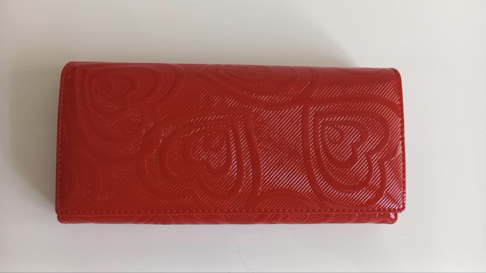Червено дамско портмоне
