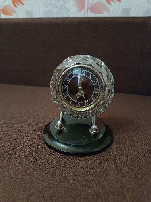Продам настольные часы