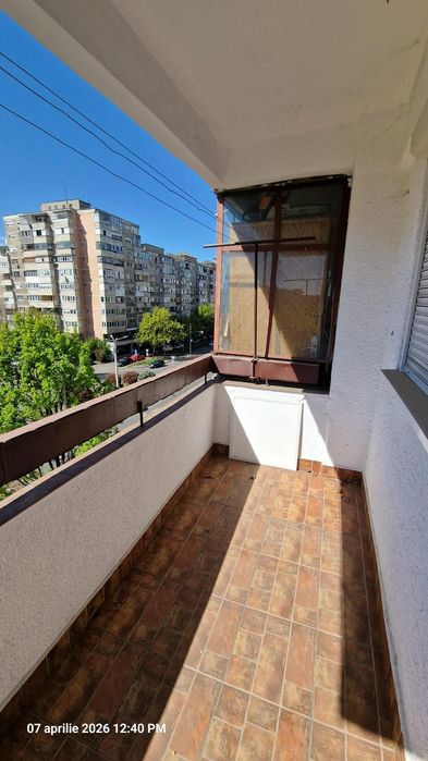 Proprietar vând ap. 2 camere în Oradea, bul. Dacia, et.4/8 decomandat