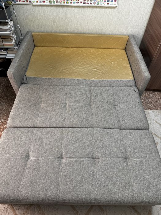Диван раскладной серого цвета