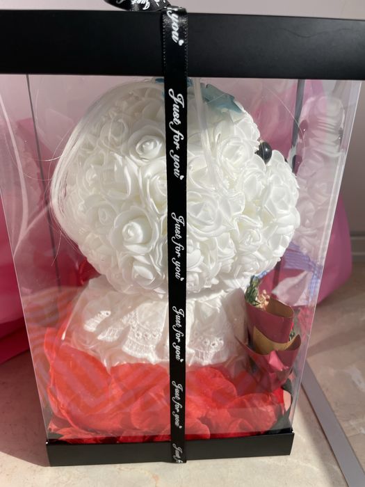 Подарък за момиче/жена-мече от рози