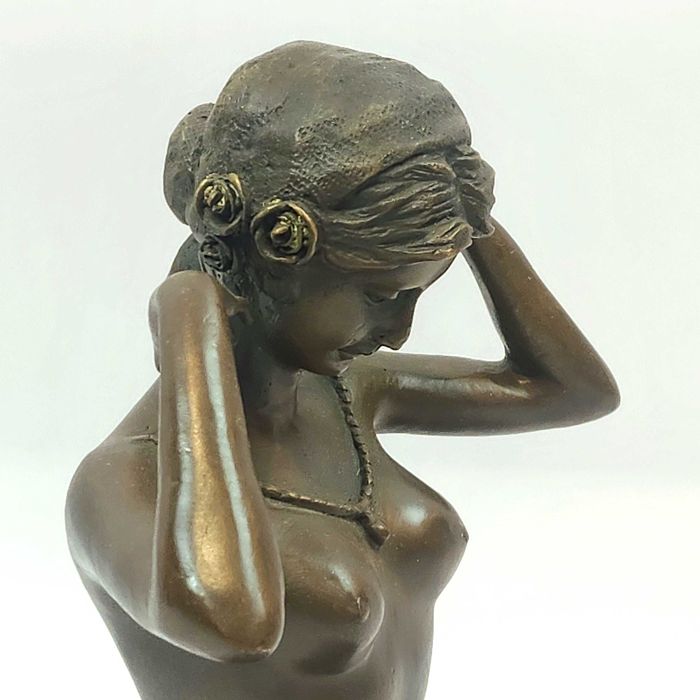 Бронзова пластика "Жена с колие", Paul Ponsard