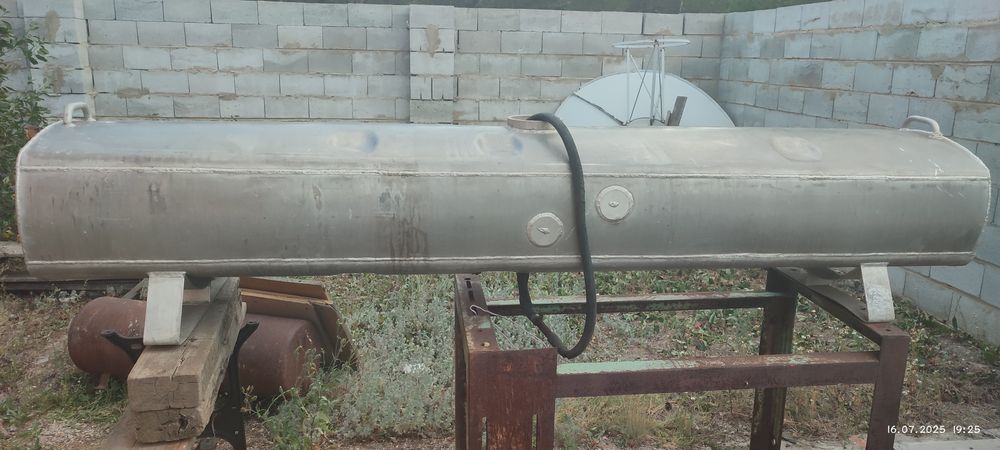 Алюминиевая ёмкость для воды.