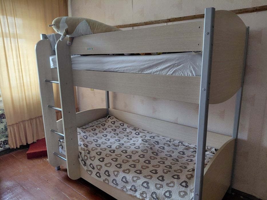 Кровать двухъярусная