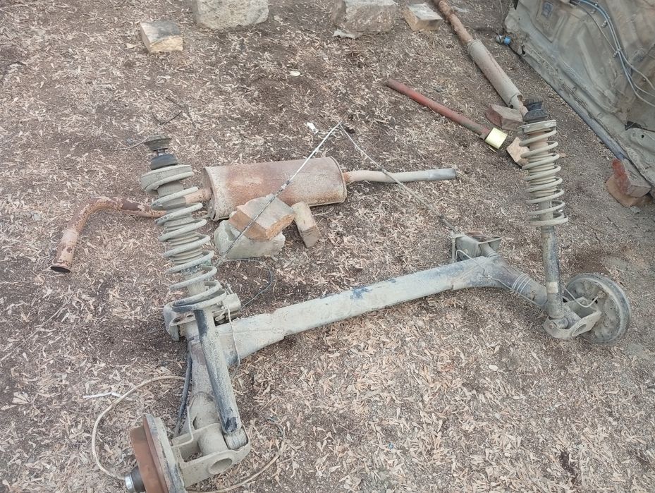 Балка гольф 3 венто, стекло заднее Венто.