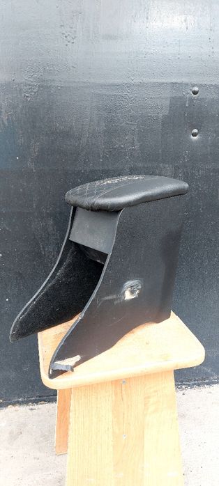 Продам подлакотник в машину