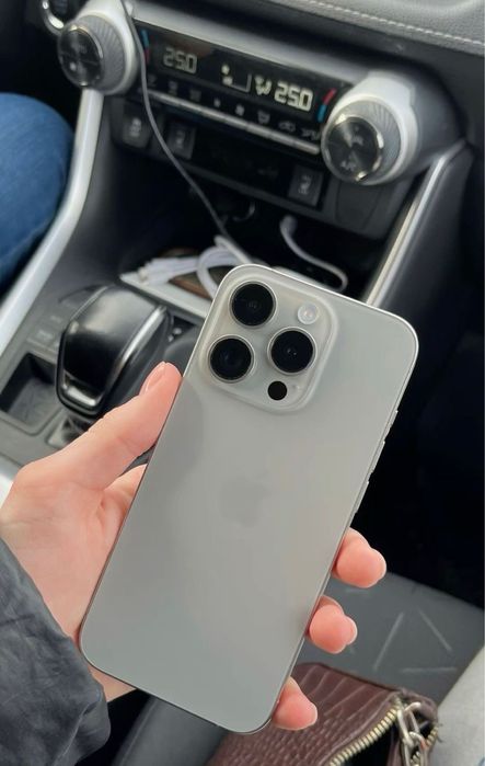 Айфон 15 про титан