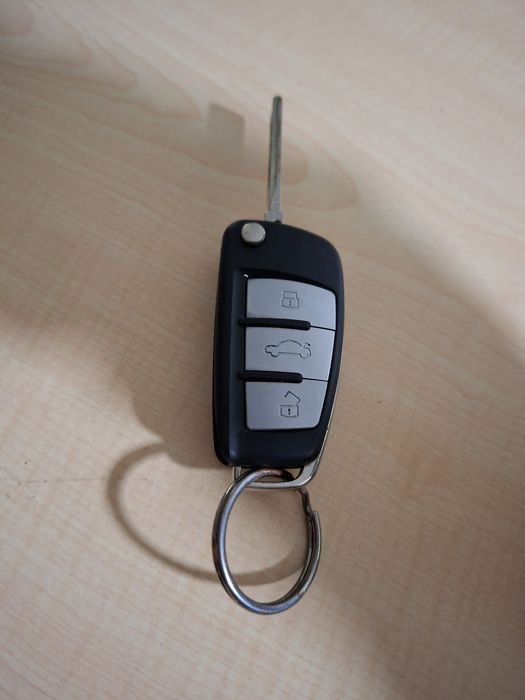 Продавам ключа си от Аудито А4 Б7