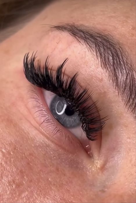 Наращивание ресниц.