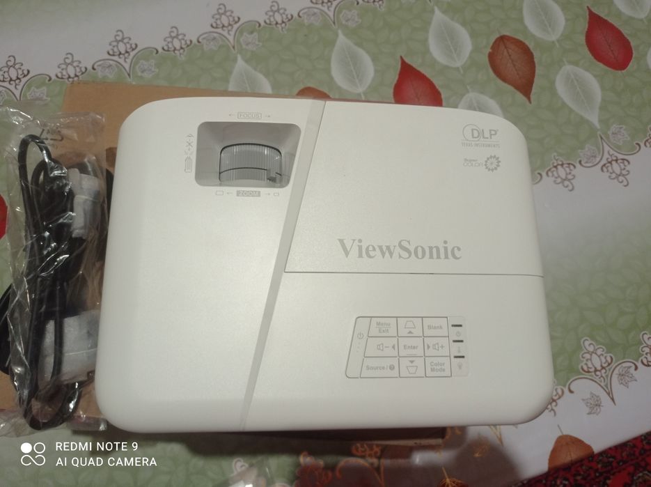 Проектор сотилади,ишлатилмаган янги