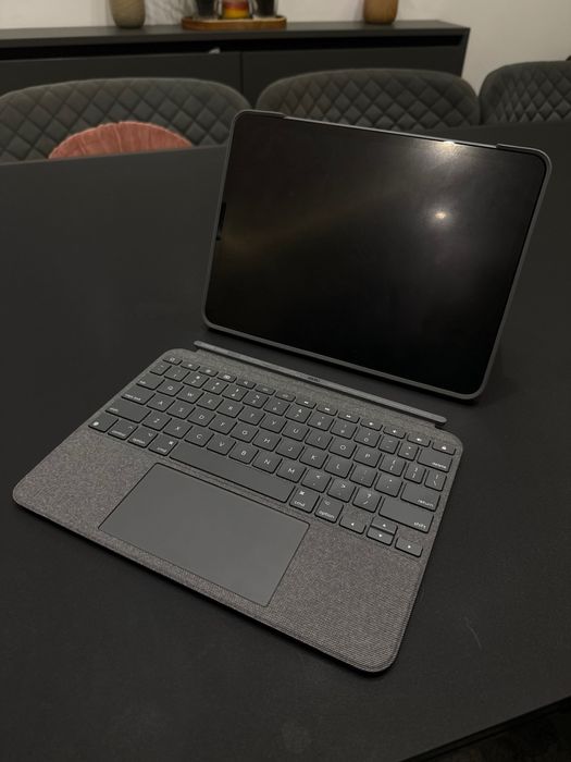 Клавиатура Logitech Combo Touch iPad Pro 11 Graphite