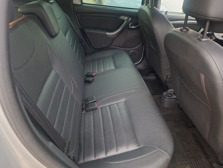 Vând Dacia Duster 4x4  Prestige 1.5 DCI