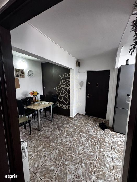Apartament decomandat 3 camere-2 balcoane-etaj 3-Zona Petru Maior