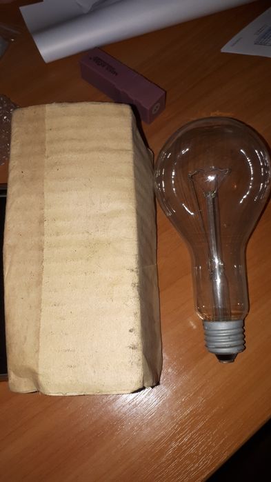 Лампочка большая. Паяльник.