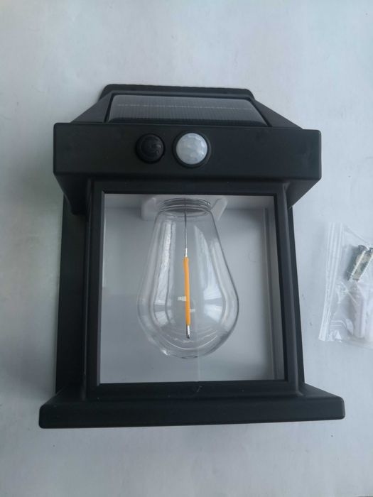 Lampa solara cu senzor de miscare