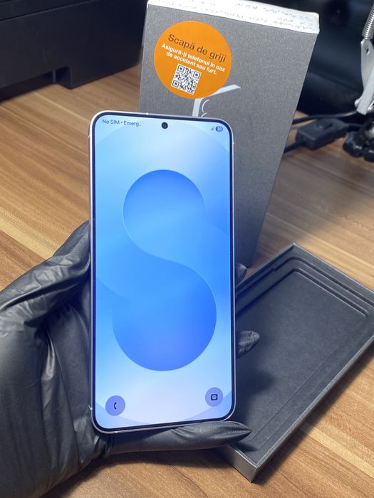 Samsung Galaxy s25 plus • 256 GB • Icy Blue