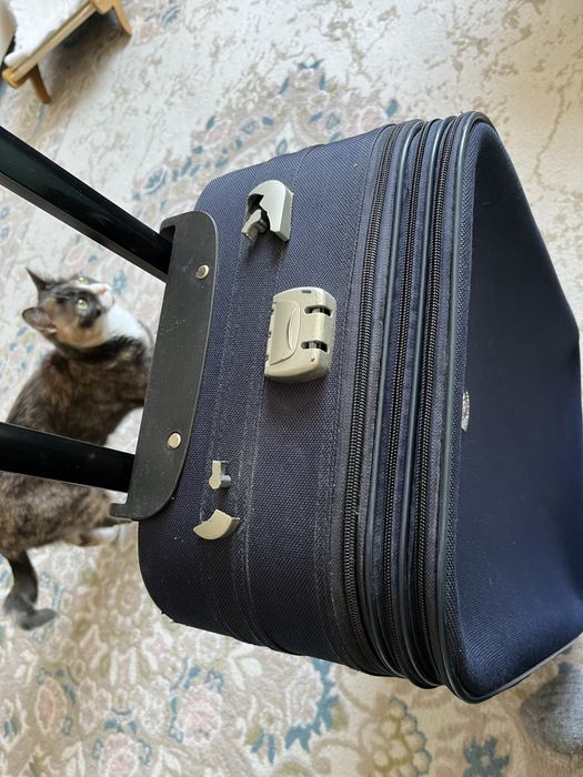 Продам чемодан срочно