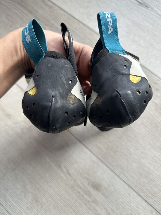 Продам скальники Scarpa Veloce