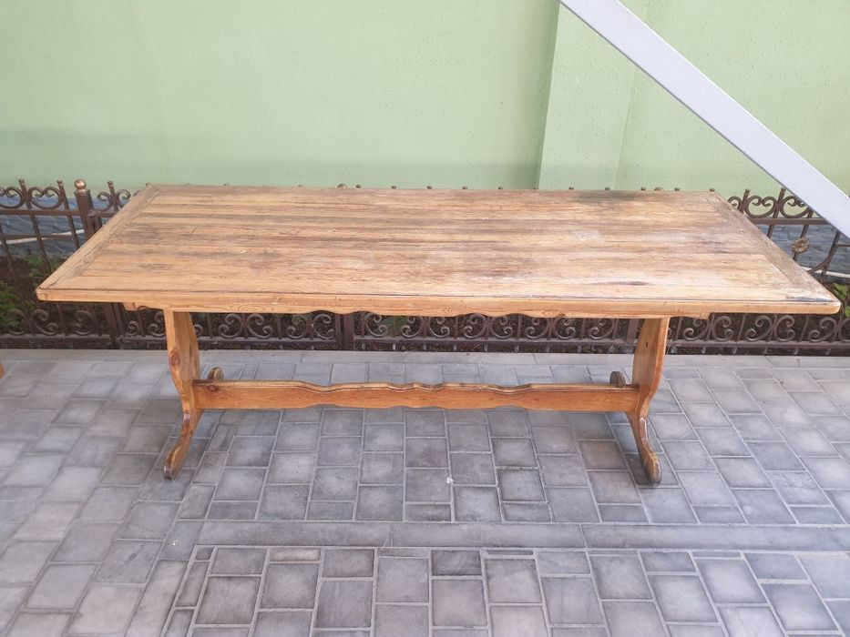 Продаётся только деревянный стол