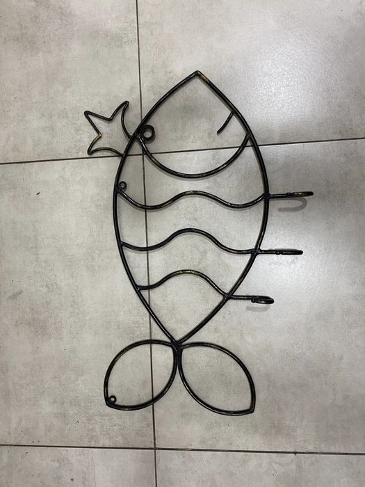 Вешалка кованая и обувница.