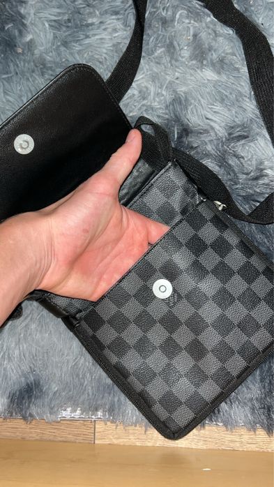 borsetă Lv neagra