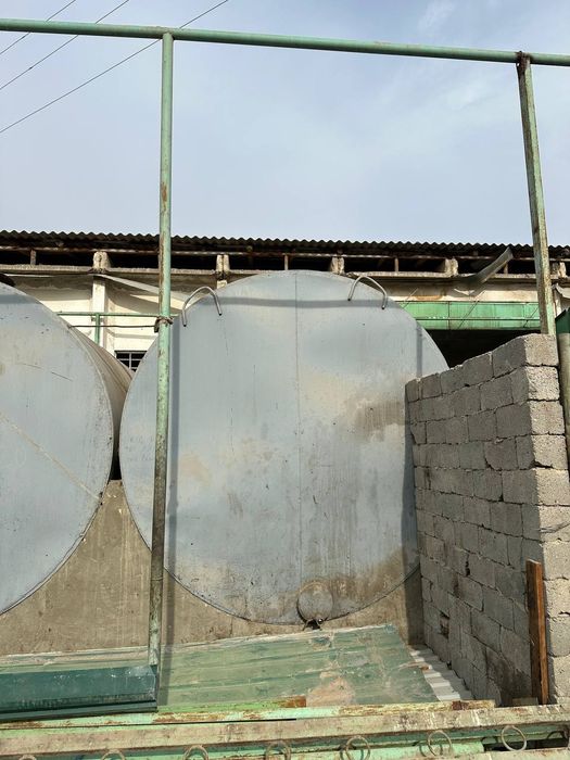 Продается емкость металличесий 25 кубовый состояние отлично