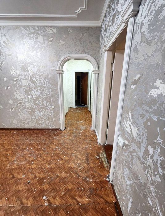 Чиланзар 19-кв, 2 комнатный 3 этаж 4 этажный дом с среднем ремонтом