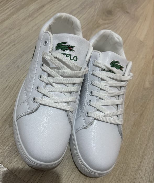 Продам новые Белые кеды