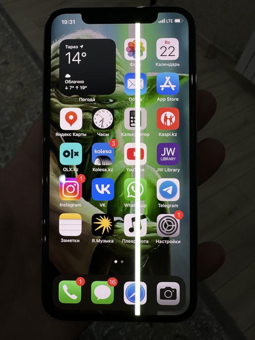 Продам iPhone X Silver 64GB.