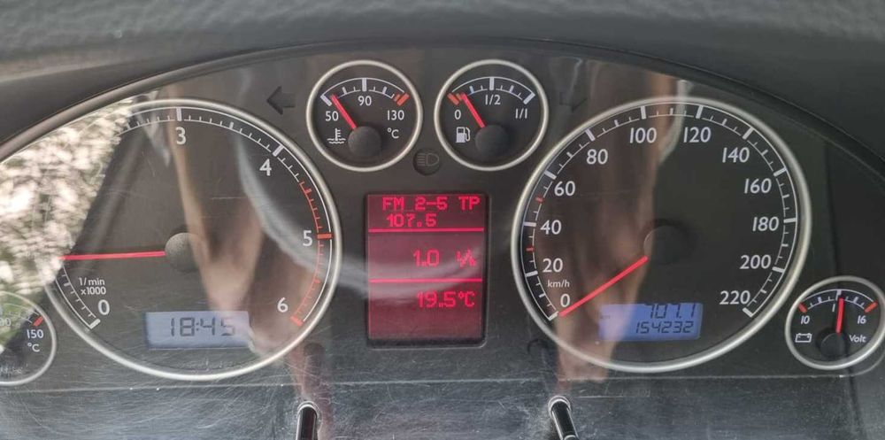 VOLKSWAGEN Multivan 2009 — imagine 4