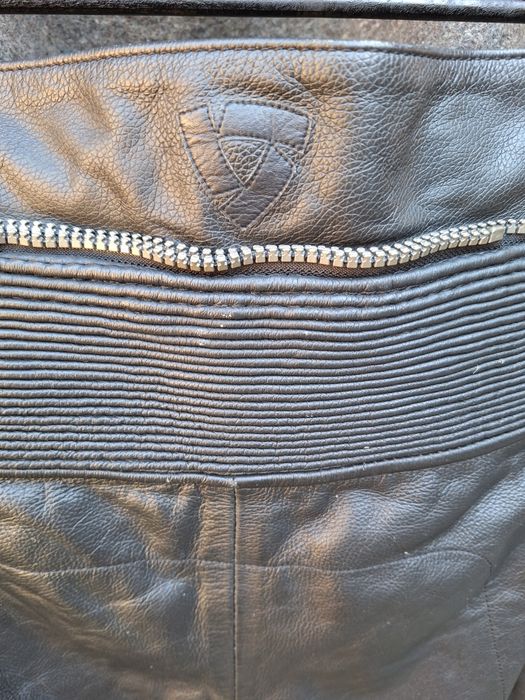 Pantaloni Moto Piele REV'IT! Mărimea 52 – Protecții incluse, Stare Excelentă