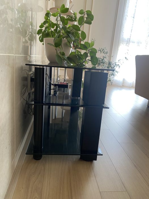 Стеклянная подставка под телевизор