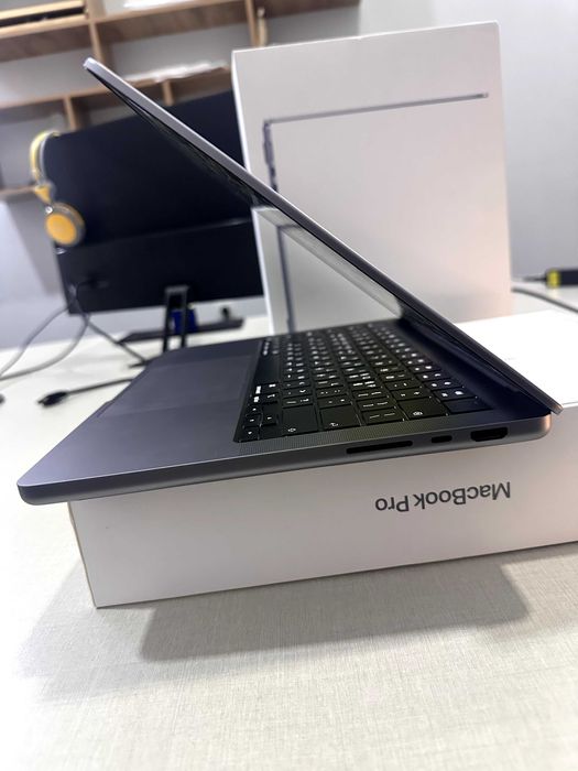 MacBook Pro  2022 14-Inch 16/512