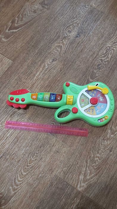 Музыкальная детская гитара