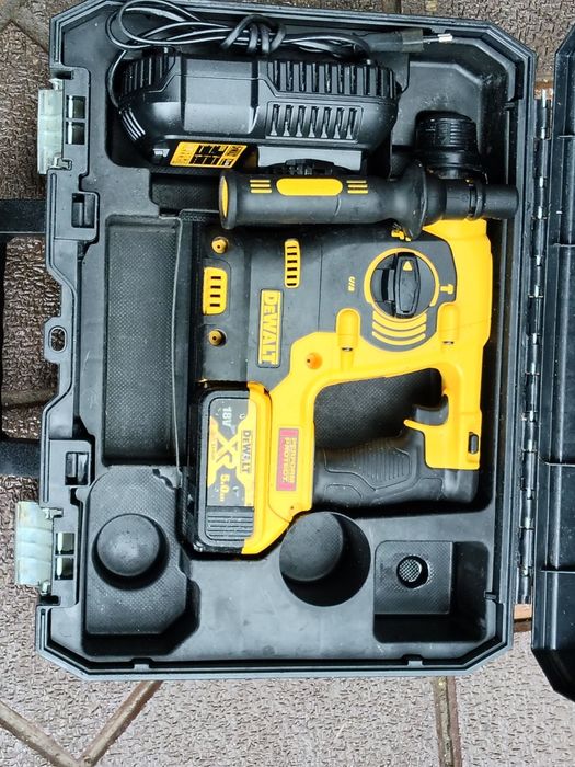 Rotopercutor DEWALT DCH  253 că și nou