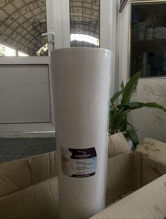 Керамическая раковина с пьедесталом